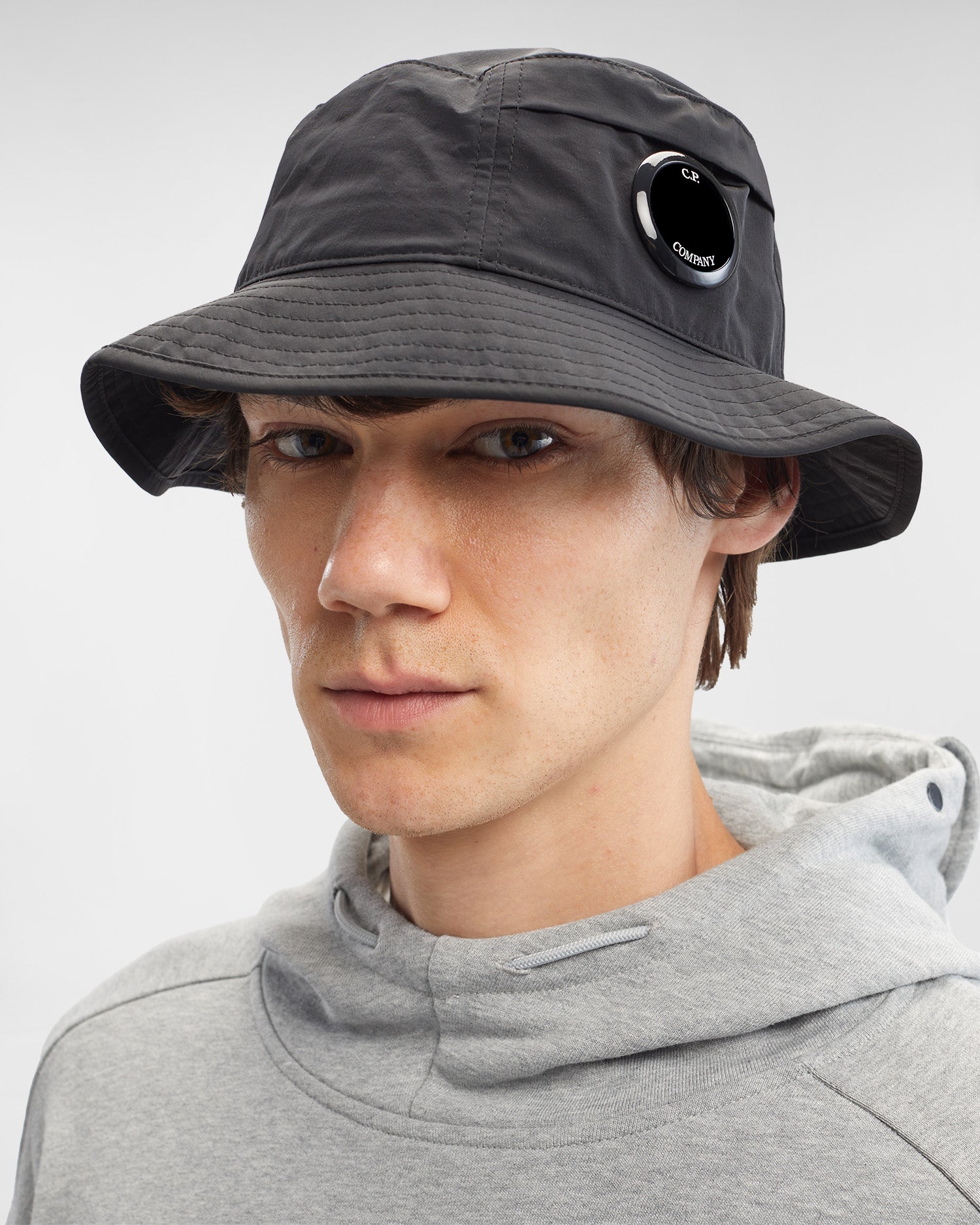 CP COMPANY CAP CHROME-R LENS BUCKET HAT ZWART – Tip de Bruin