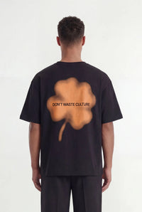 DONT WASTE CULTURE T-SHIRT KAORISA T-SHIRT ZWART