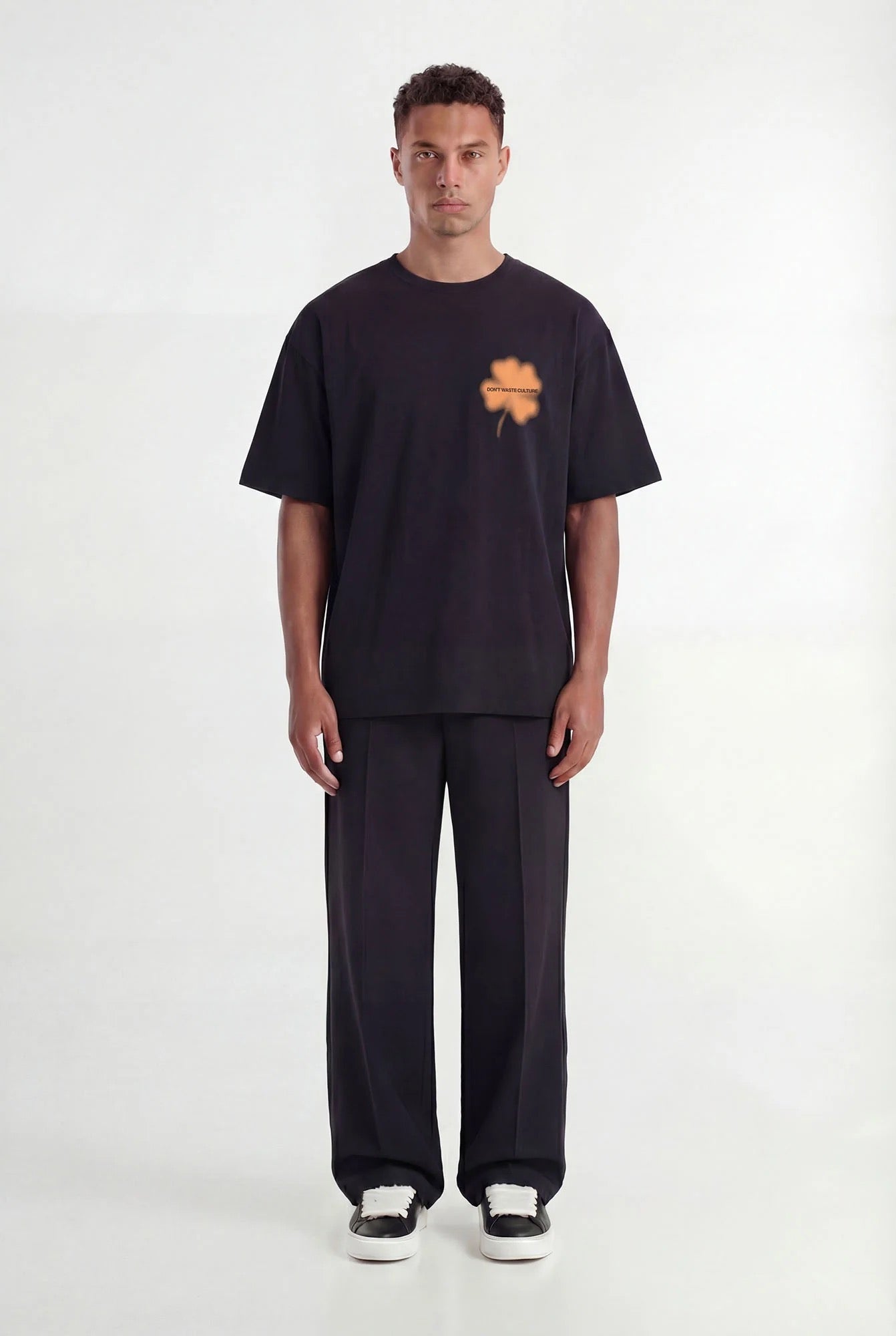 yurasayo  Don't Waste Culture Kaorisa T-shirt Zwart | Tip de Bruin