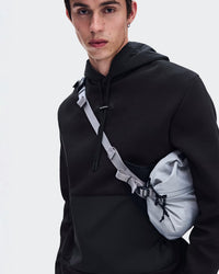 ON RUNNING SWEATER FOCUS TECH HOODIE REMIX ZWART