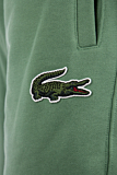 lacoste-groene-joggingbroek-logo-closeup